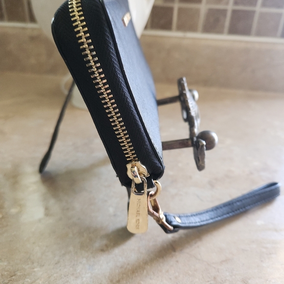 Michael Kors large black tote and matching wallet wristlet - Picture 4 of 16